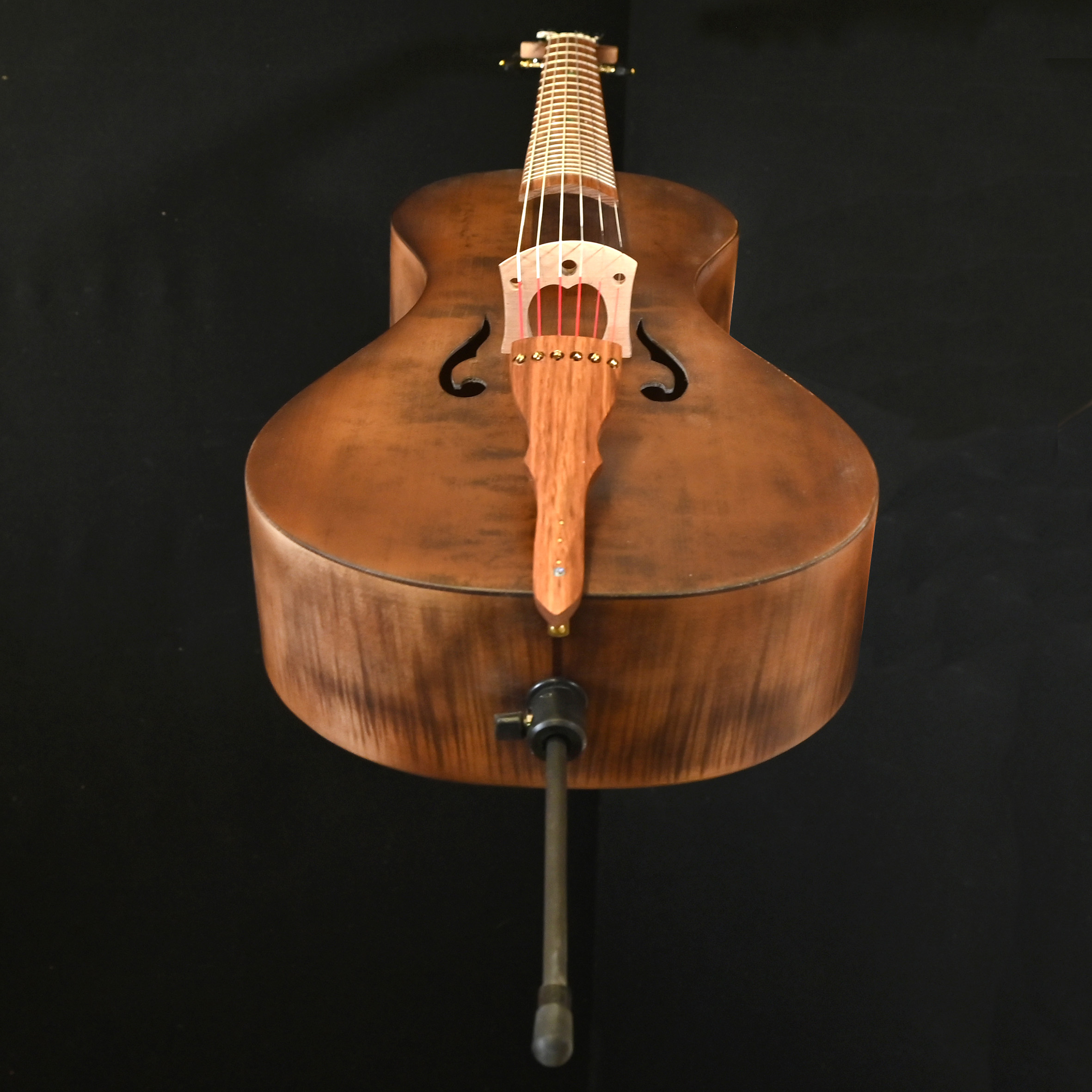 Guitare Hybride violon Arpeggione Philippe Berne de 2008 Jouable à l' archet électro-acoustique